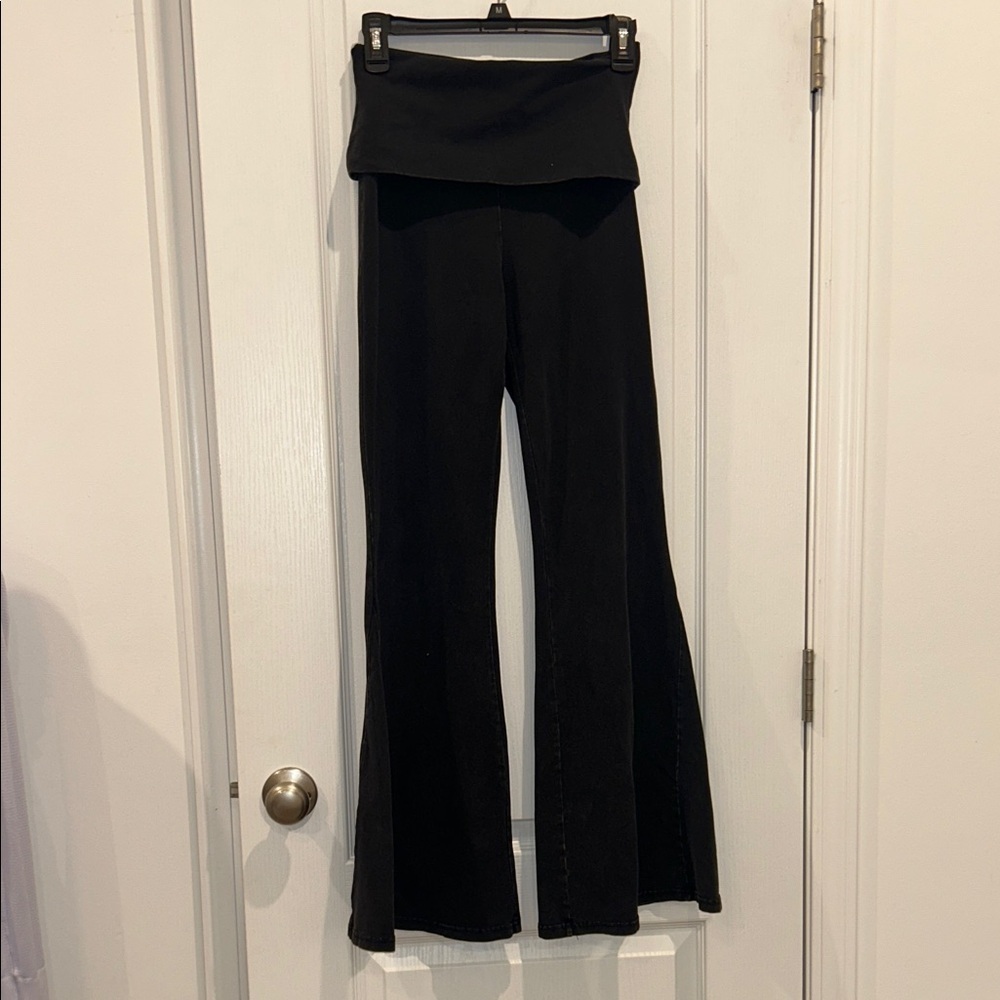 OFFLINE BY AERIE Fold Over High Rise Flare Pants Size Medium - Picture 3 of 9
